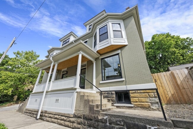 Foto del edificio - 196 W 6th Ave