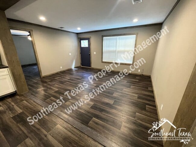 Foto del edificio - 4740 Ariola Ln