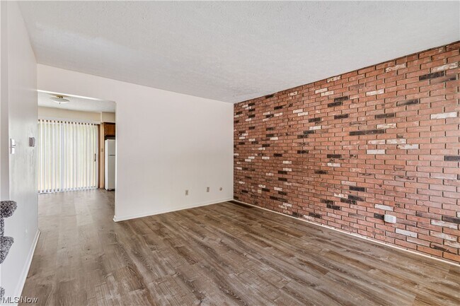 Building Photo - 2139 Glenmount Ave