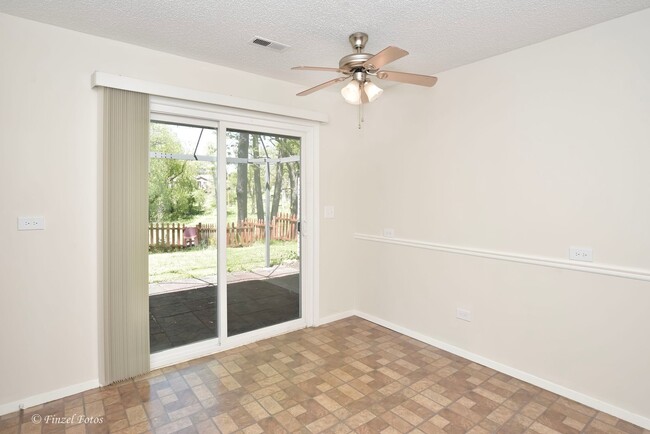 Building Photo - 3 Bedroom 2 Bath updated home in desired A...
