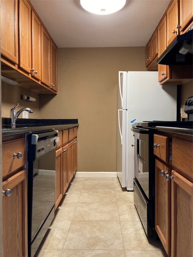 Building Photo - 7520 Hornwood Dr