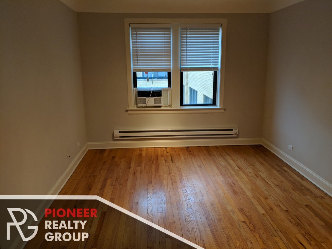 Foto principal - 2327 N Rockwell St