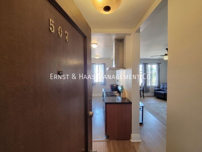 Foto del edificio - 315 W 3rd St