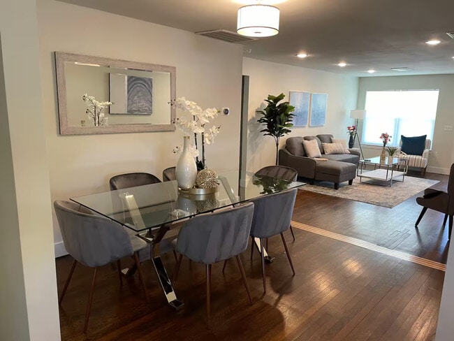 Building Photo - 1406 Brentwood St