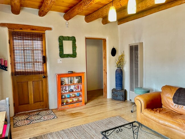 Building Photo - 706 Galisteo St