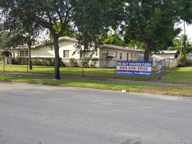 Foto del edificio - 1700 NW 27TH TERRACE