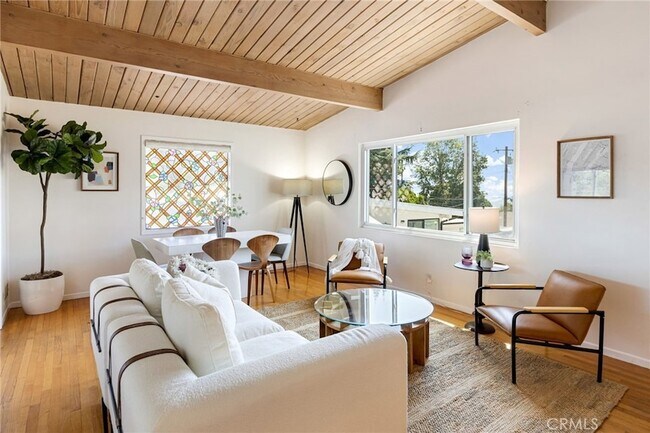 Foto del edificio - 3117 Harmony Pl