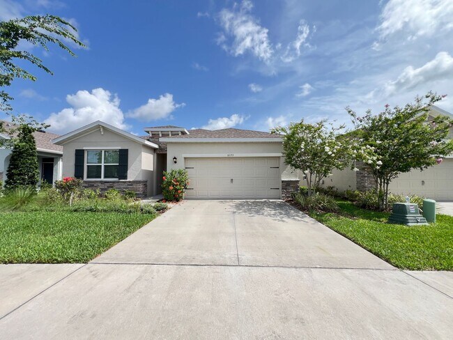 Building Photo - GORGEOUS 4BD/2BA Home in the Beautiful Bea...