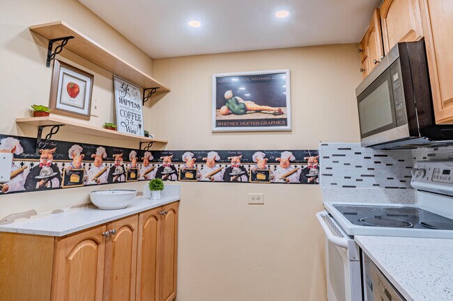 Building Photo - 3710 Inverrary Dr