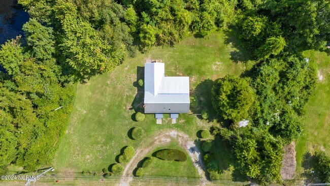 Building Photo - 2810 Oaks Rd