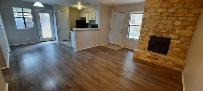 Building Photo - 823 Taulbee Ln