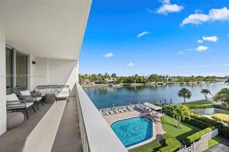 Building Photo - 9111 E Bay Harbor Dr