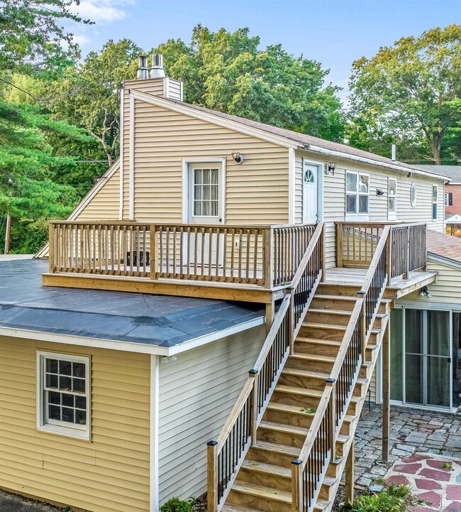 15 Folly Mill Terrace Unit B, Seabrook, NH 03874 Room for Rent in