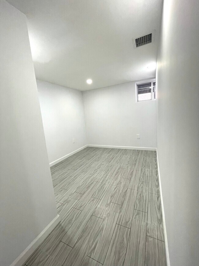 bed 1 - 10517 101st Rd