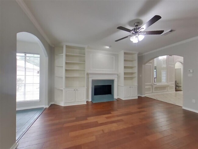 Foto del edificio - 7302 Emerald Glen Dr