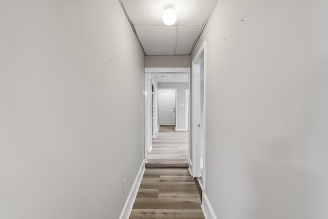 Building Photo - 14 Hacker St