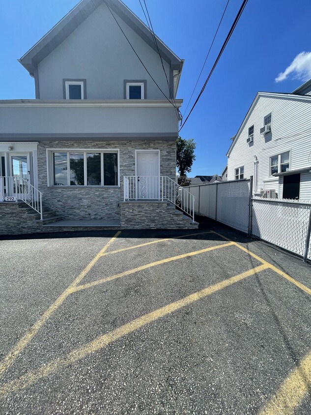 Primary Photo - 292 Nelson Ave