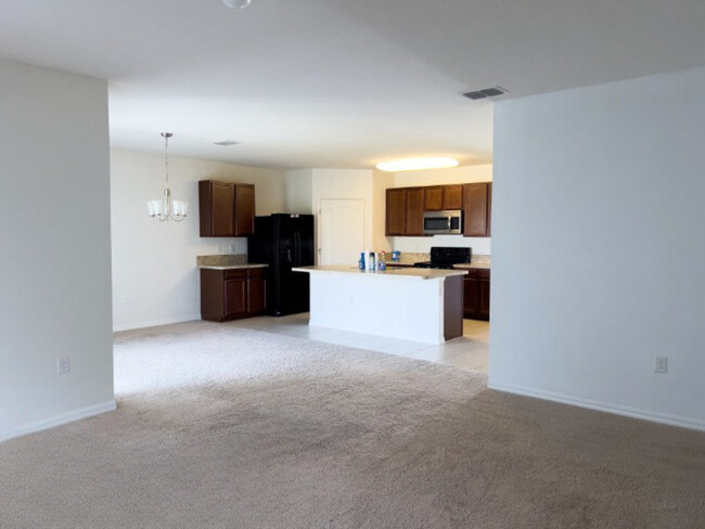 Building Photo - 3052 Sangria St