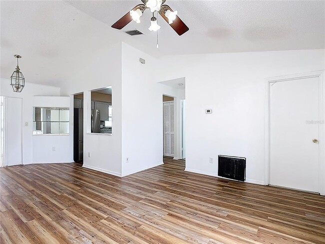 Building Photo - 115 Lindenwood Ln