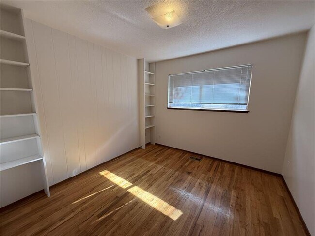 Foto del edificio - 18755 NW Vale St