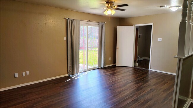 Foto del edificio - 8610 Valley S Dr