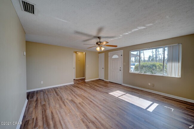 Foto del edificio - 706 W 26th St