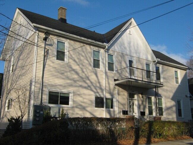 4- Unit Building - 1320 E Hamilton St