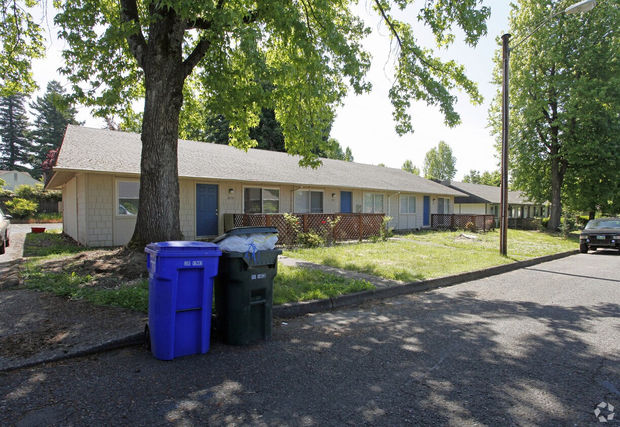 Primary Photo - 2000 N Main Ave