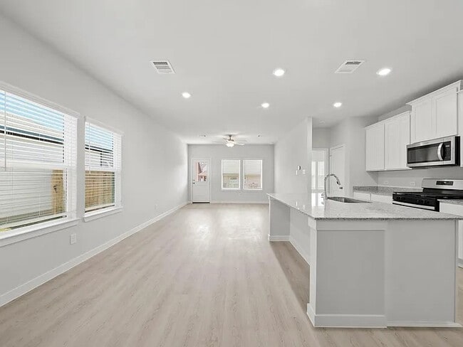 Foto del edificio - 11975 Wisteria Mdws Dr