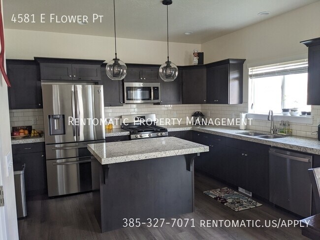 Foto del edificio - 4581 Flower Point