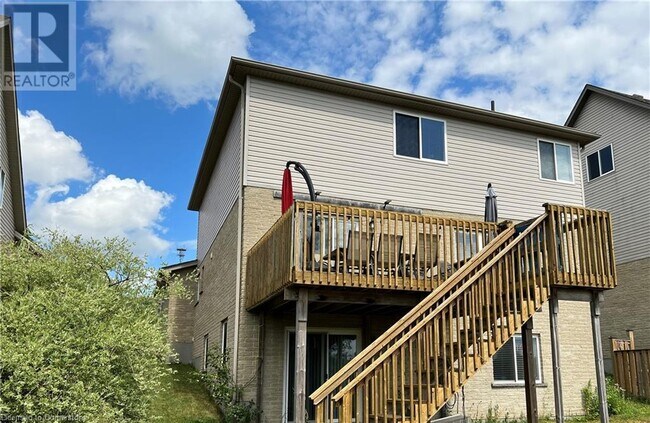 Photo du bâtiment - 1833 Foxwood Ave