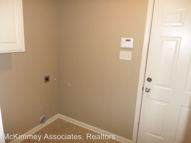 Building Photo - 3 br, 2 bath House - 1404 Bobbitt Lane