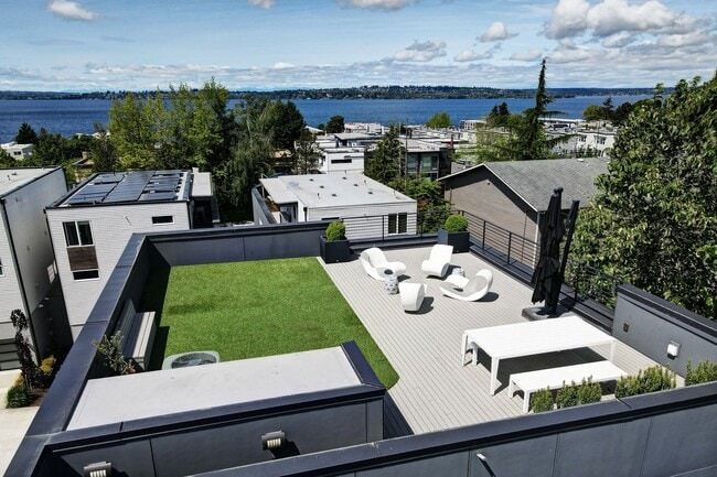 Foto del edificio - 4bd/4ba Kirkland Home