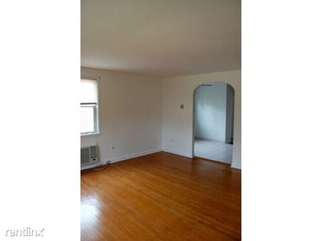 Foto del edificio - 8035 Pine Rd