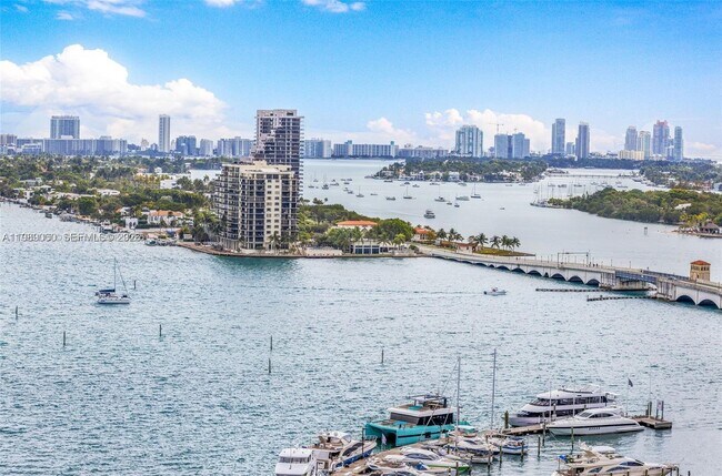 Building Photo - 1750 N Bayshore Dr