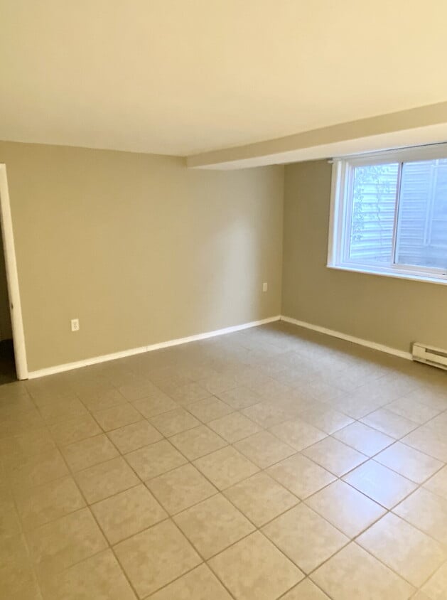 Building Photo - Basement Apartment in Manchester