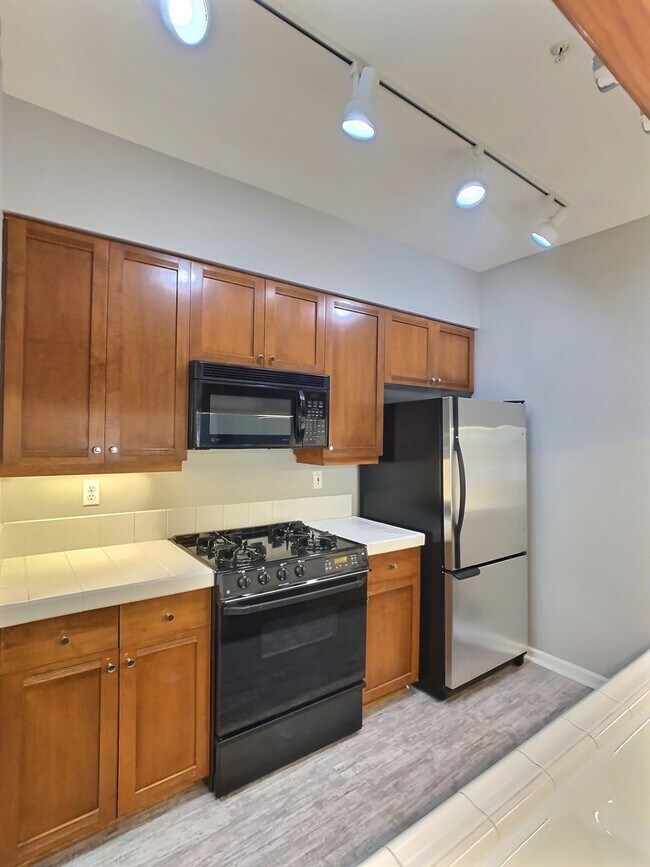 Building Photo - 1 Bedroom Condo for Rent at The Plaza