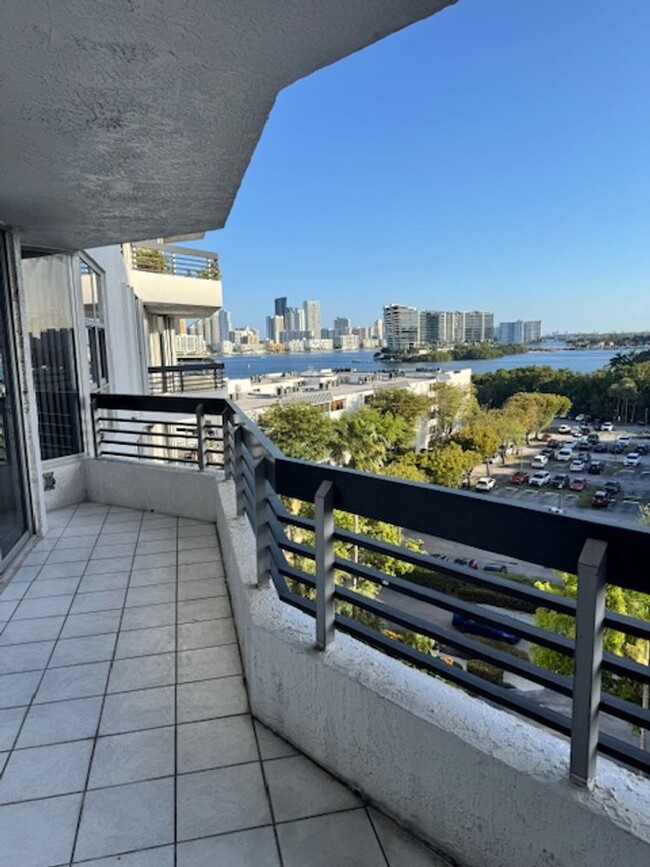 Building Photo - Beautiful 2/2 unit in Aventura