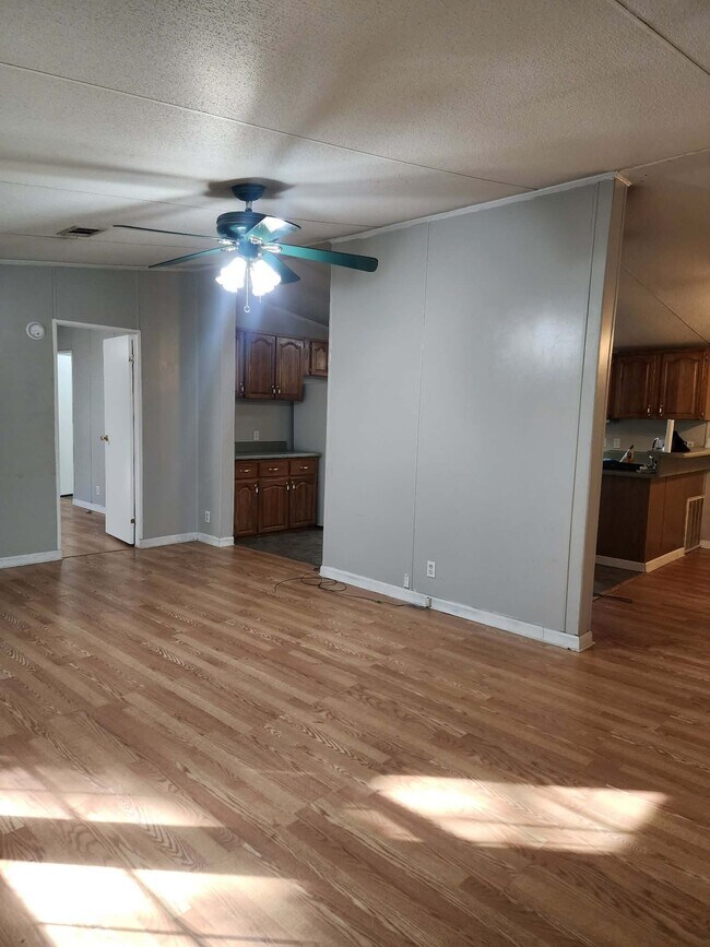 Foto del edificio - 371 Tom Lodge Rd