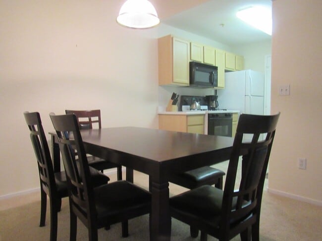 Building Photo - Horizons At Seven Hills