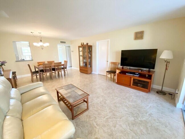 Building Photo - 14527 Bonaire Blvd