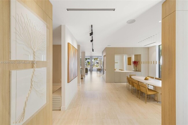 Building Photo - 707 NE 77th St