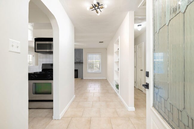 Building Photo - 3713 Cll San Antonio