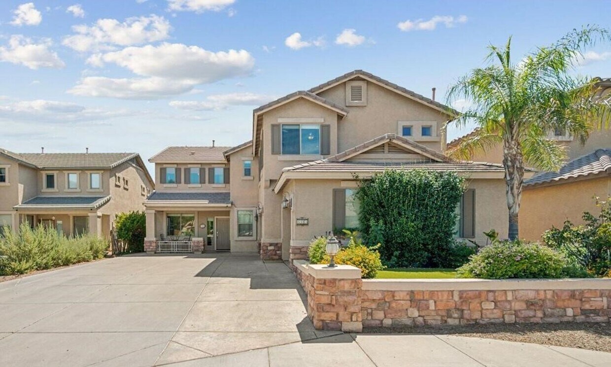 Foto principal - Gorgeous Phoenix Pool Home For Lease