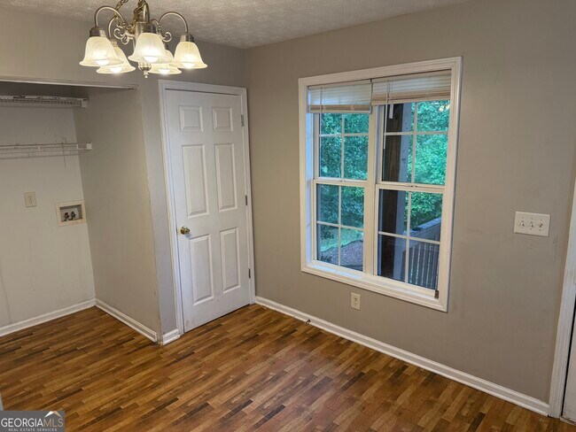 Building Photo - 573 Elrod Ave