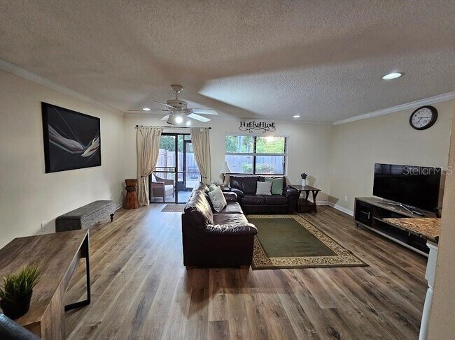 Foto del edificio - 6248 Peregrine Ct