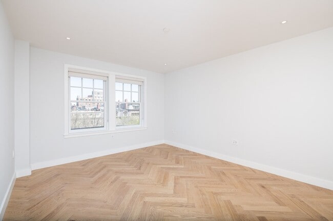 Building Photo - NICE BACK BAY ONE BED!!!!!!!