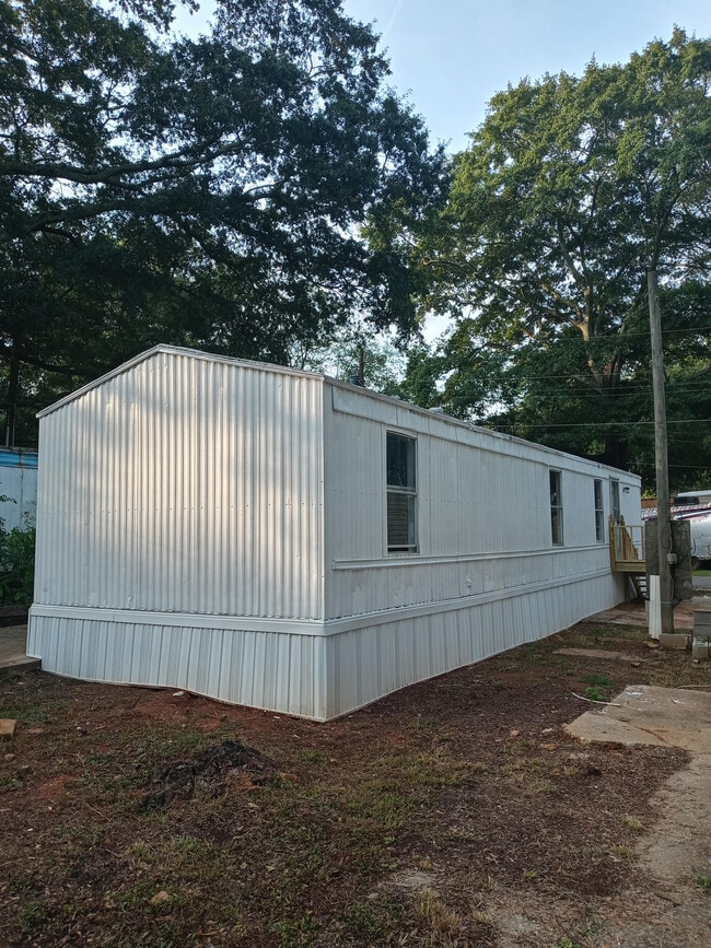 Building Photo - 2520 Jonesboro Rd SE