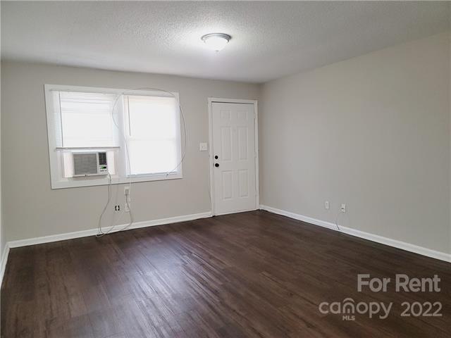 Building Photo - 1825 Mountainbrook Dr