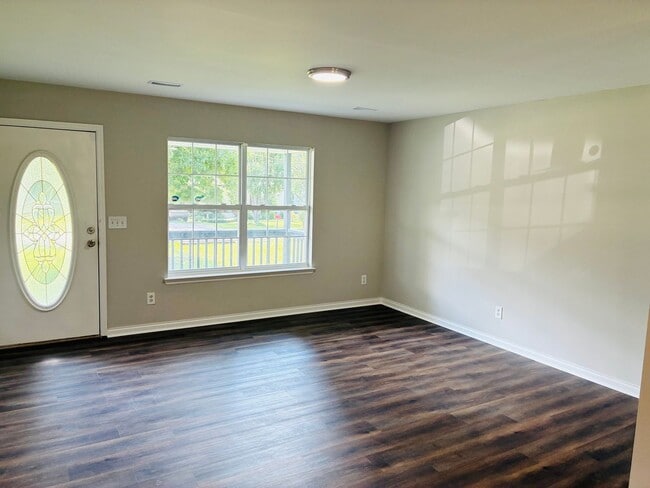 Building Photo - Freshly Renovated 3BR/2BA Home with Huge Fenced Backyard | Section 8 Welcome